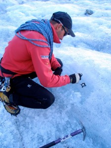 Preparation of the ice for the usage of an ice screw