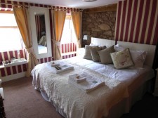 Alderney – The hotel room