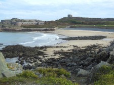 Alderney – Fortifications over a beach