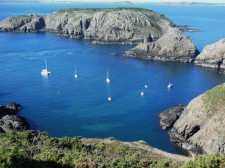 Sark – Sailboats at the mooring in a creek